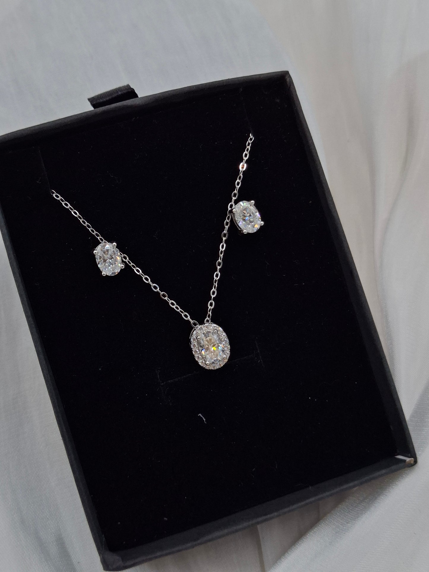 Elara Moissanite Set