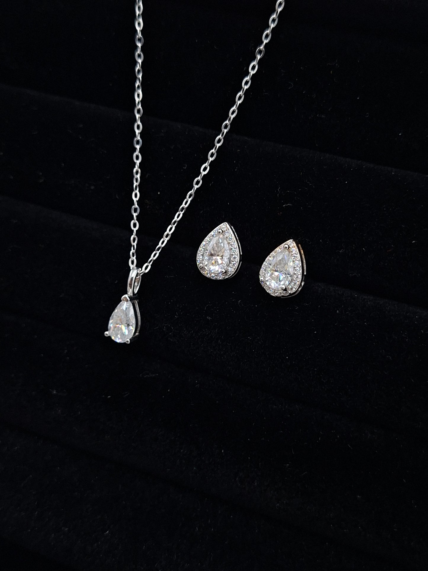Bev Moissanite Set