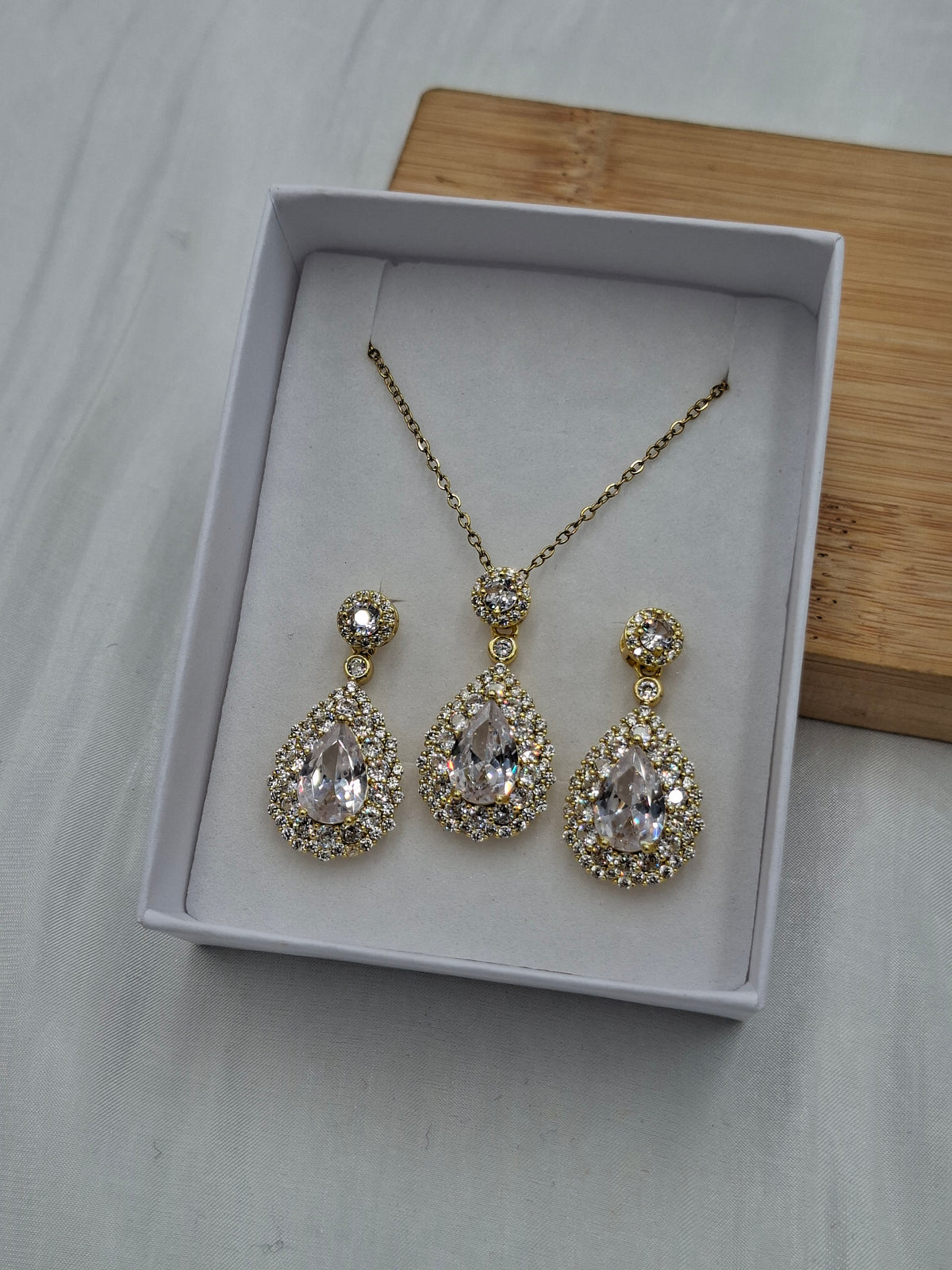 Gold Pear Cut Necklace Set