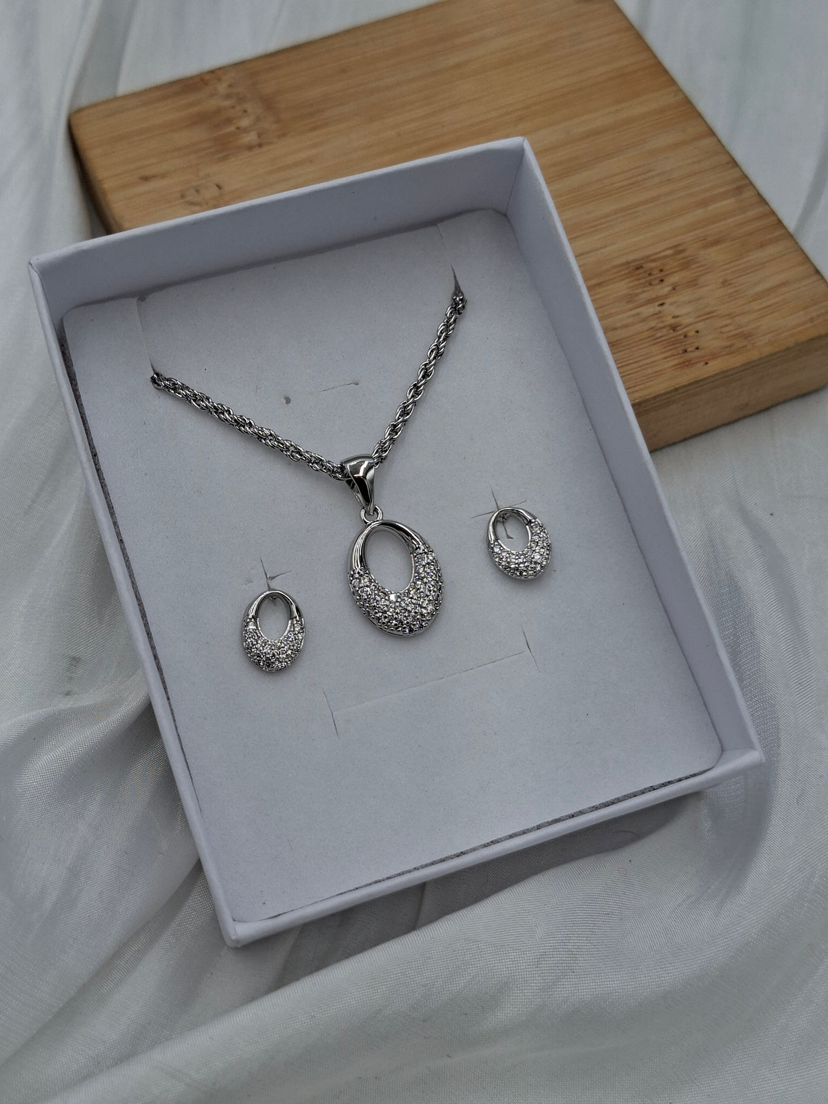 Arctic Shimmer Necklace Set