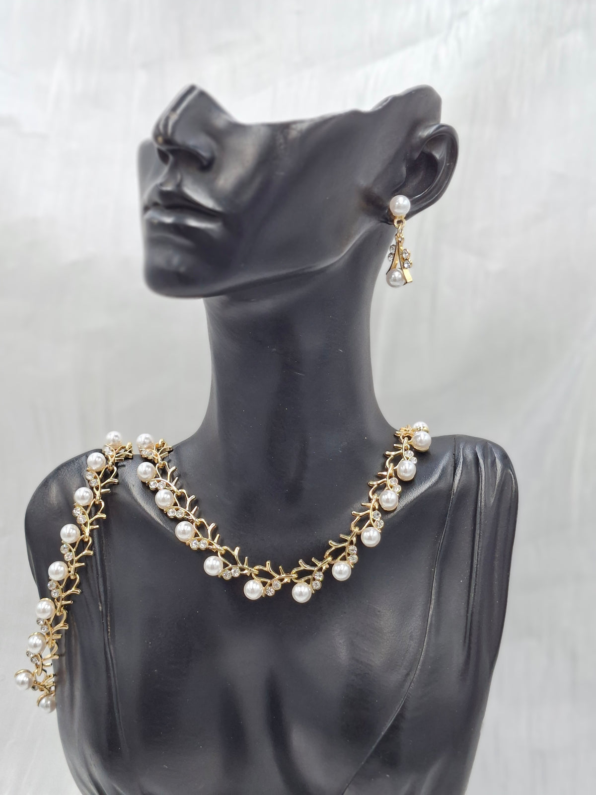 Gold Merida Necklace Set