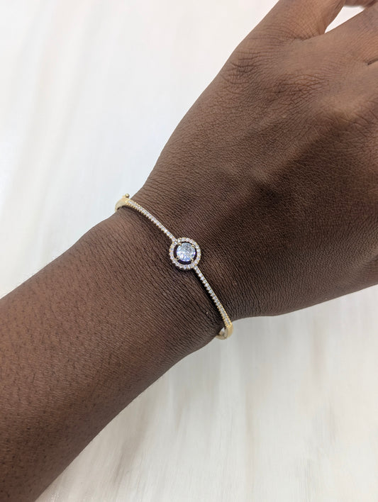 Circle Clasp Bangle