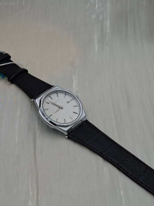 Leather Lookworld Wristwatch