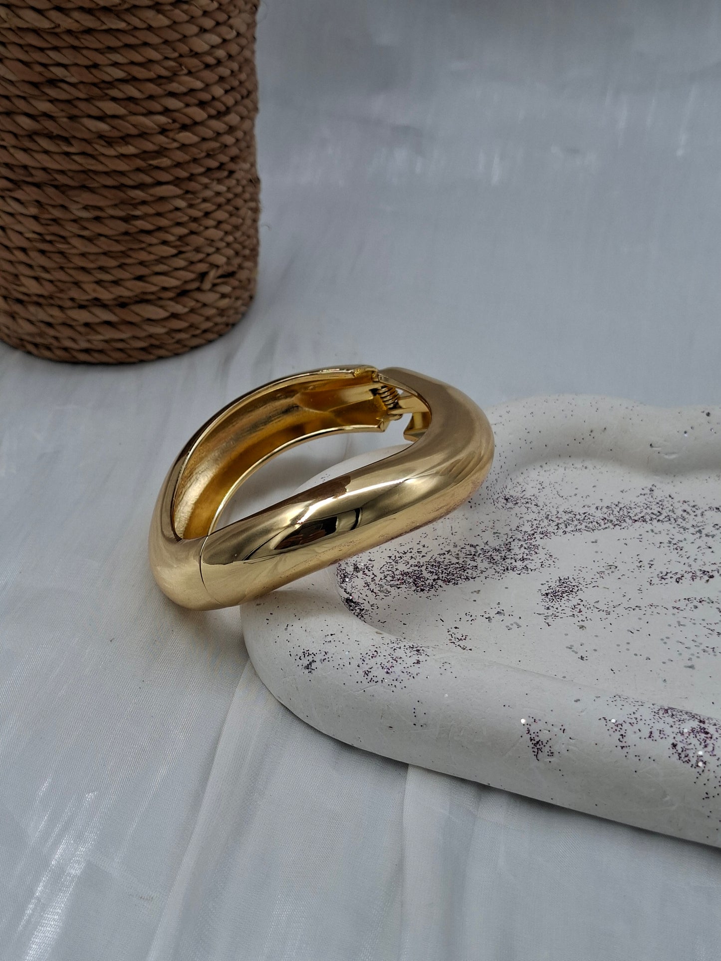 Slim Wavy Bangle