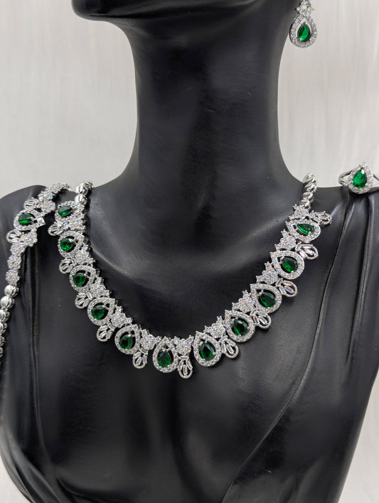Esmeralda Necklace Set