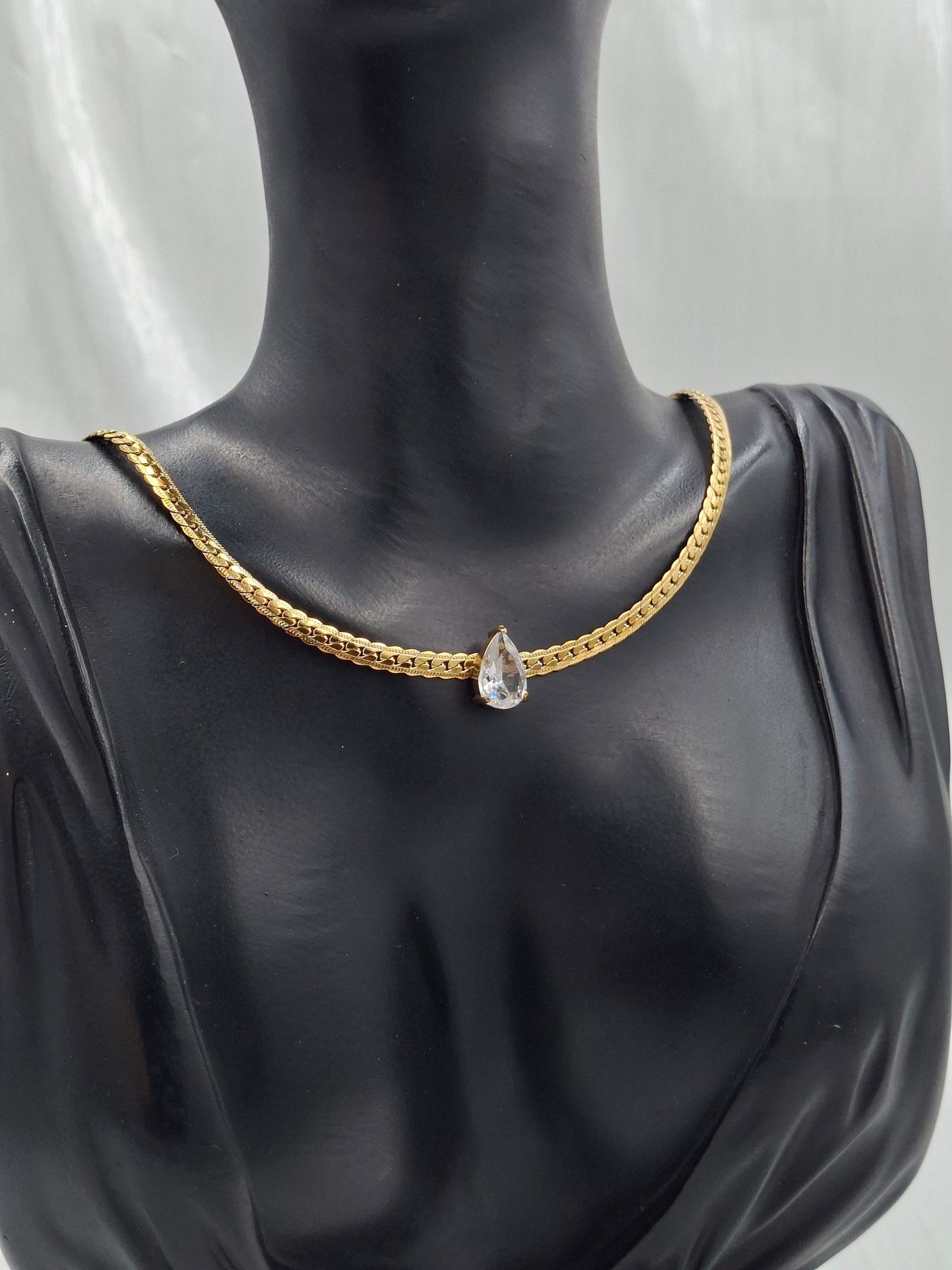 Pear-cut Necklace