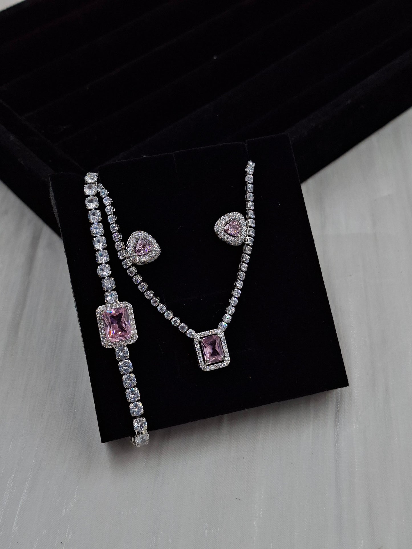 Aphrodite Necklace Set