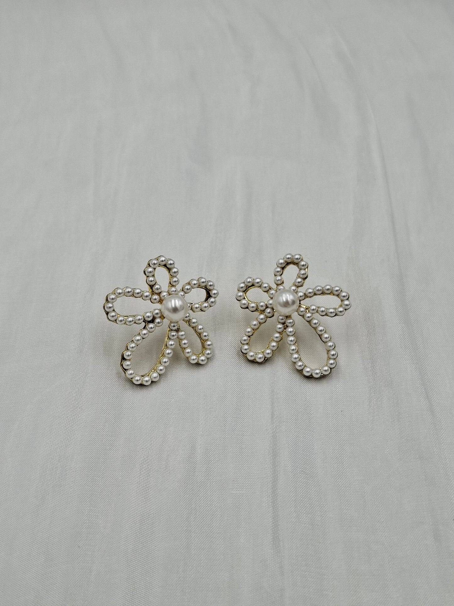 Petal Pearl Earrings