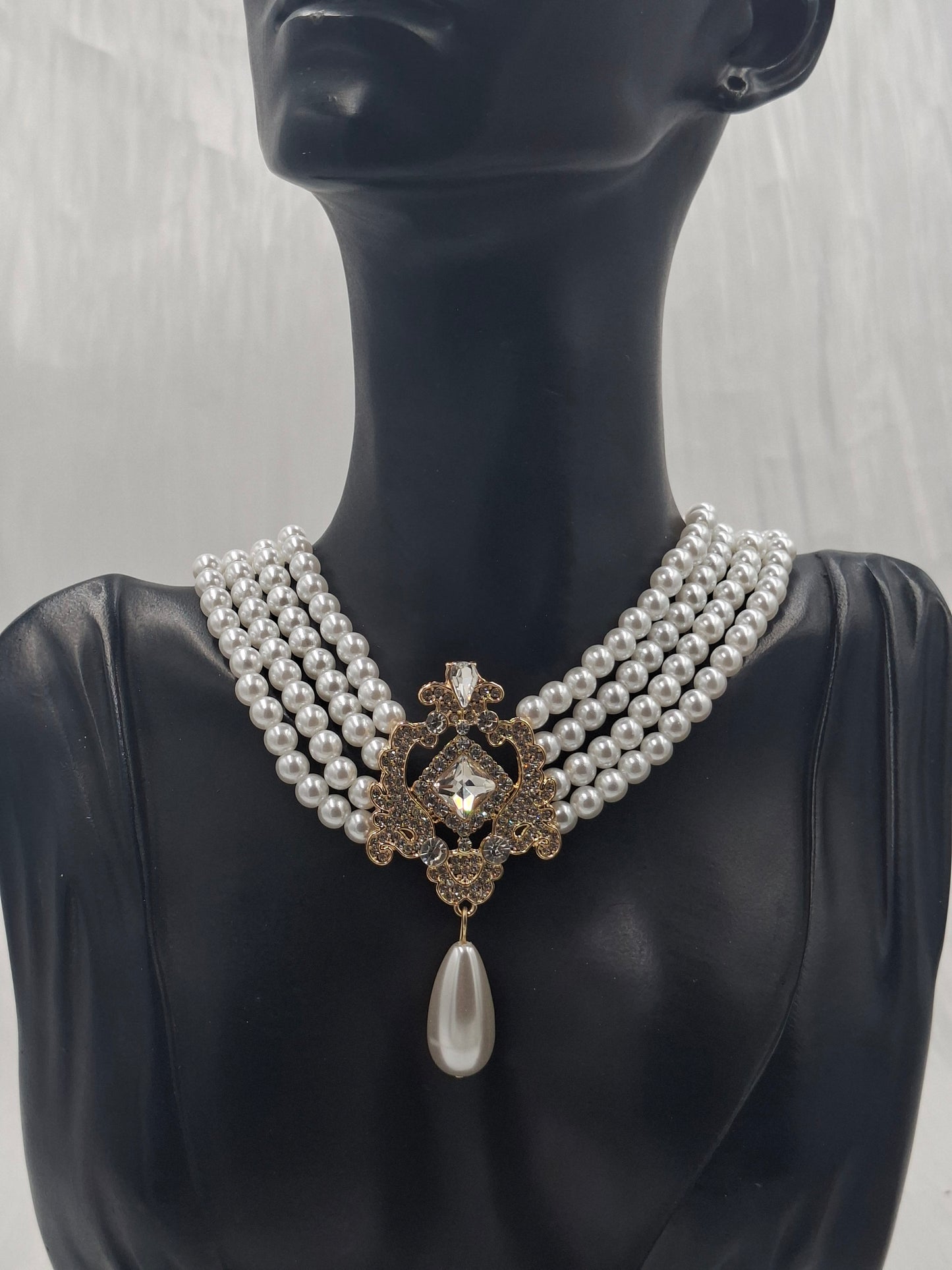 Baroque Pearl Choker