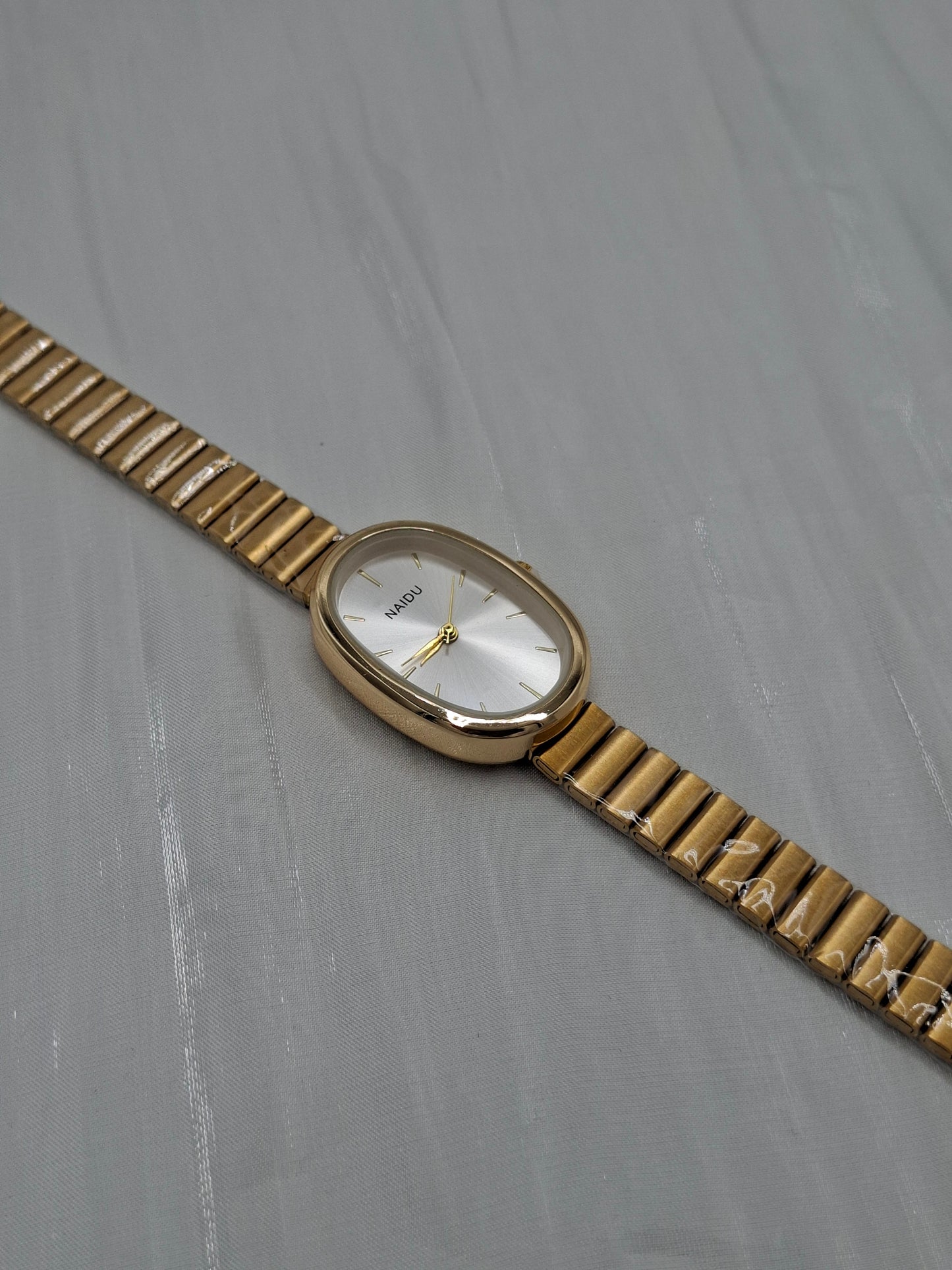 Simple Oval Wristwatch