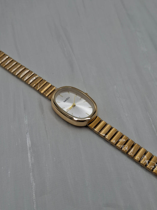 Simple Oval Wristwatch