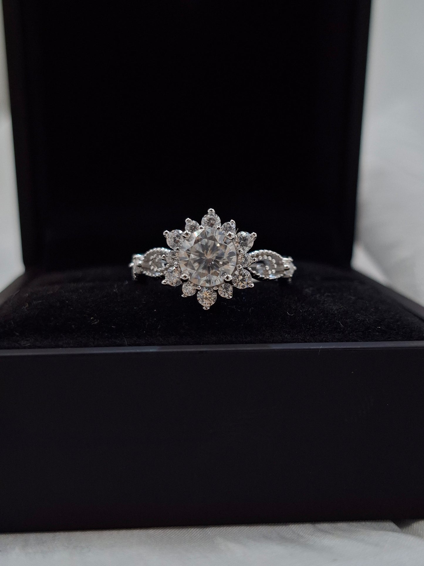 Viv Moissanite Ring