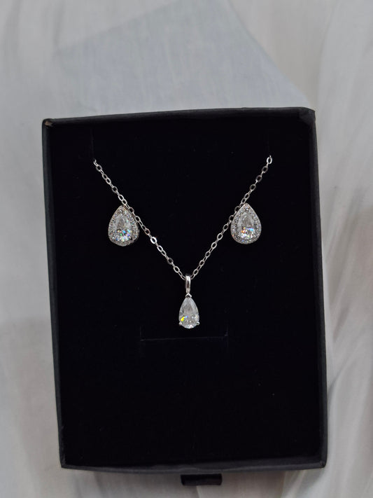 Bev Moissanite Set