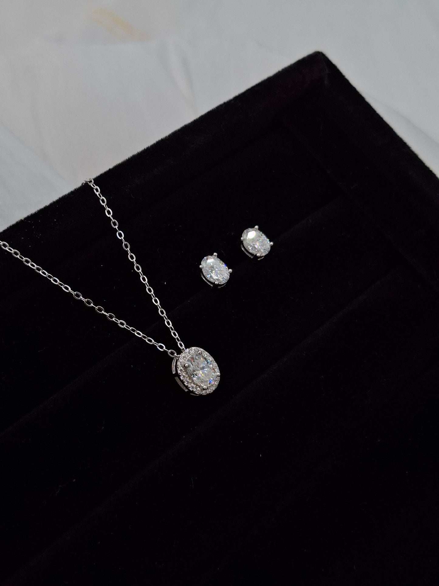 Elara Moissanite Set