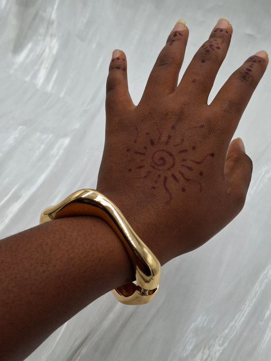Slim Wavy Bangle