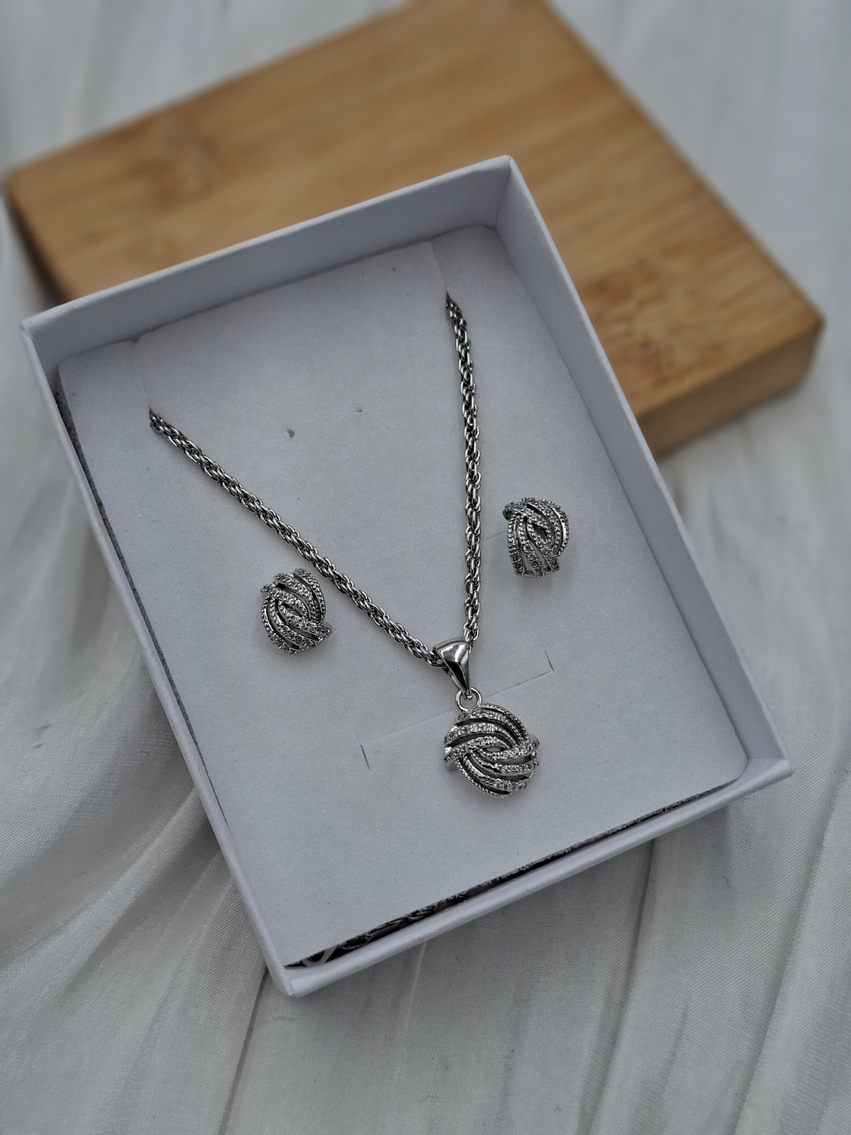 Spire Necklace Set