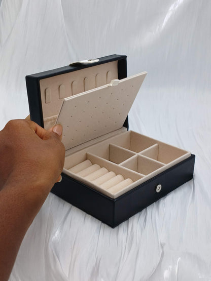 Solid Midi Jewelry Organizer