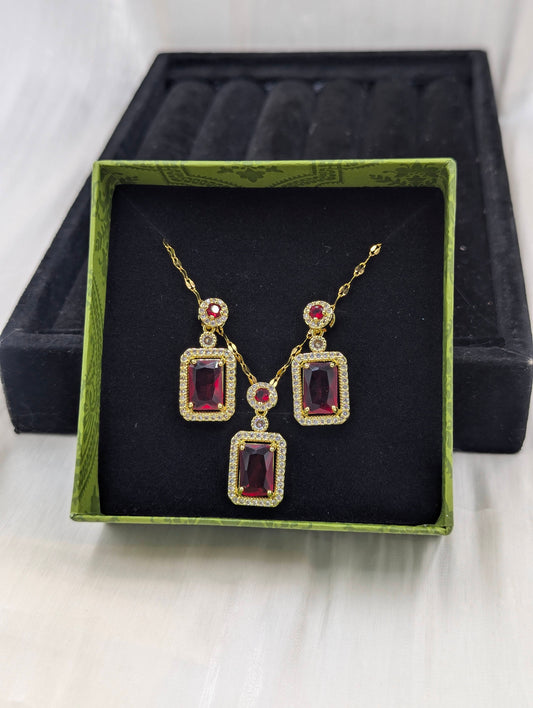 Rouge Necklace Set