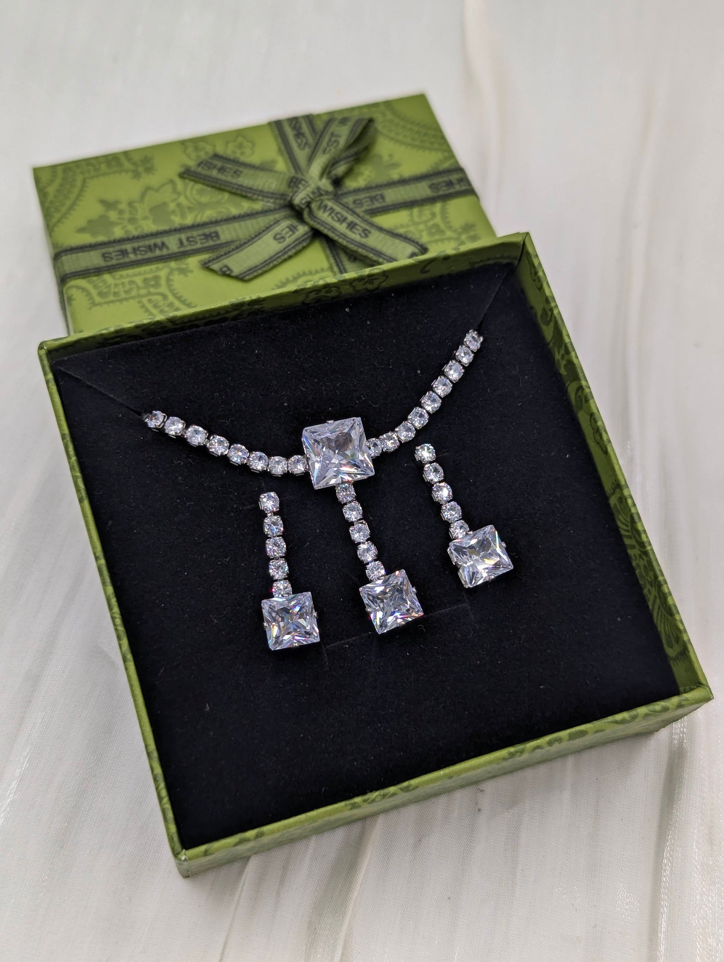 Aura Tennis Necklace Set