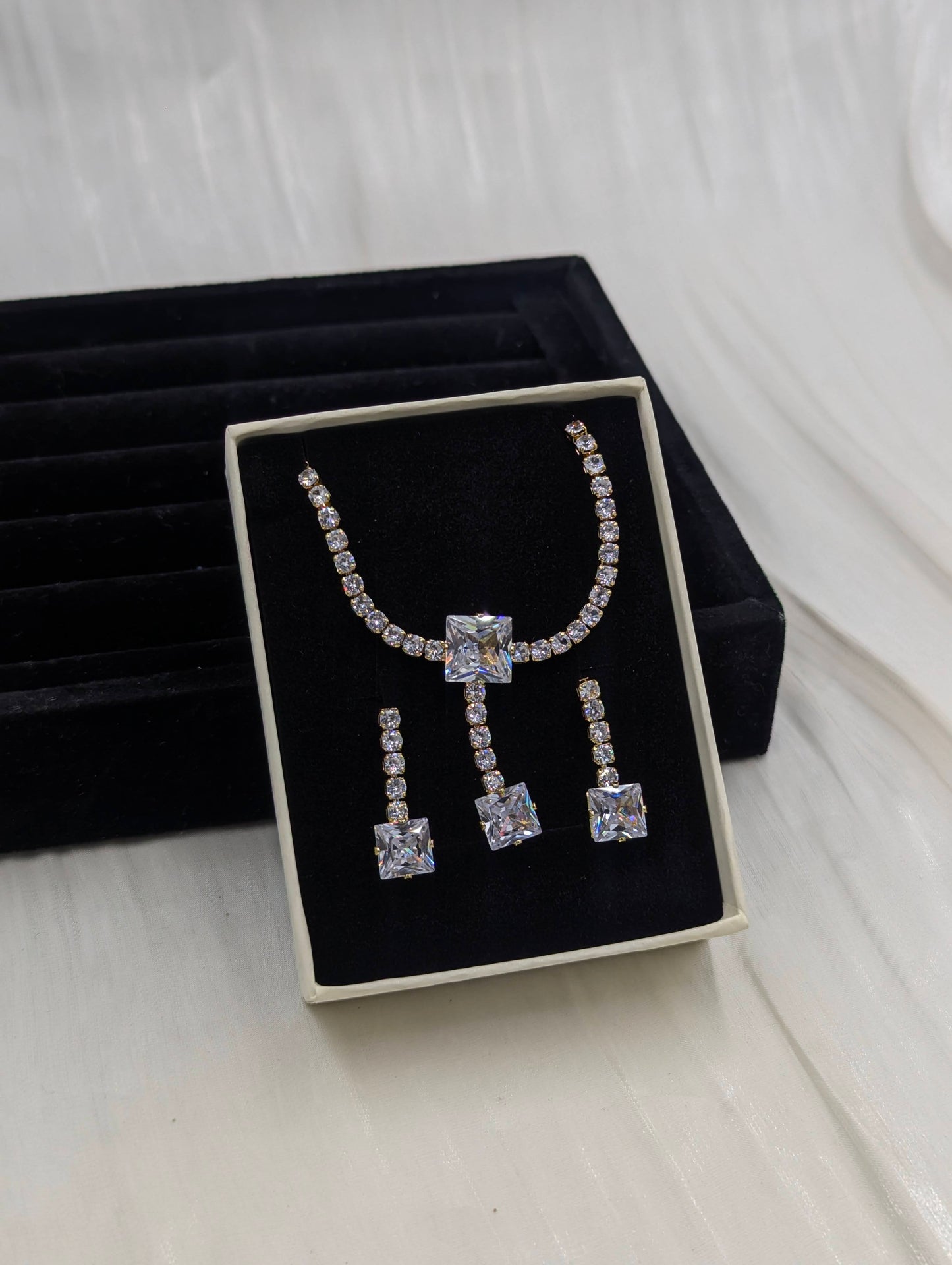 Aura Necklace Set