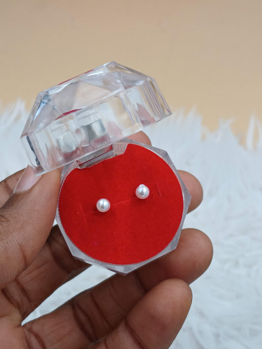 Pearl studs