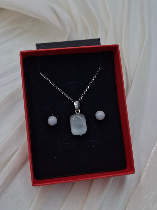 White Onyx Necklace Set