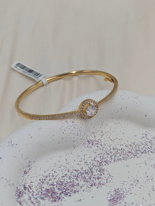 Circle Clasp Bangle