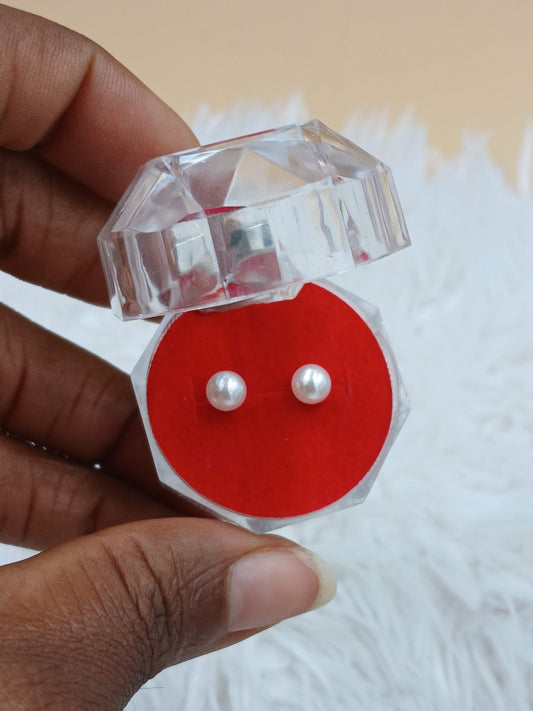 Pearl studs