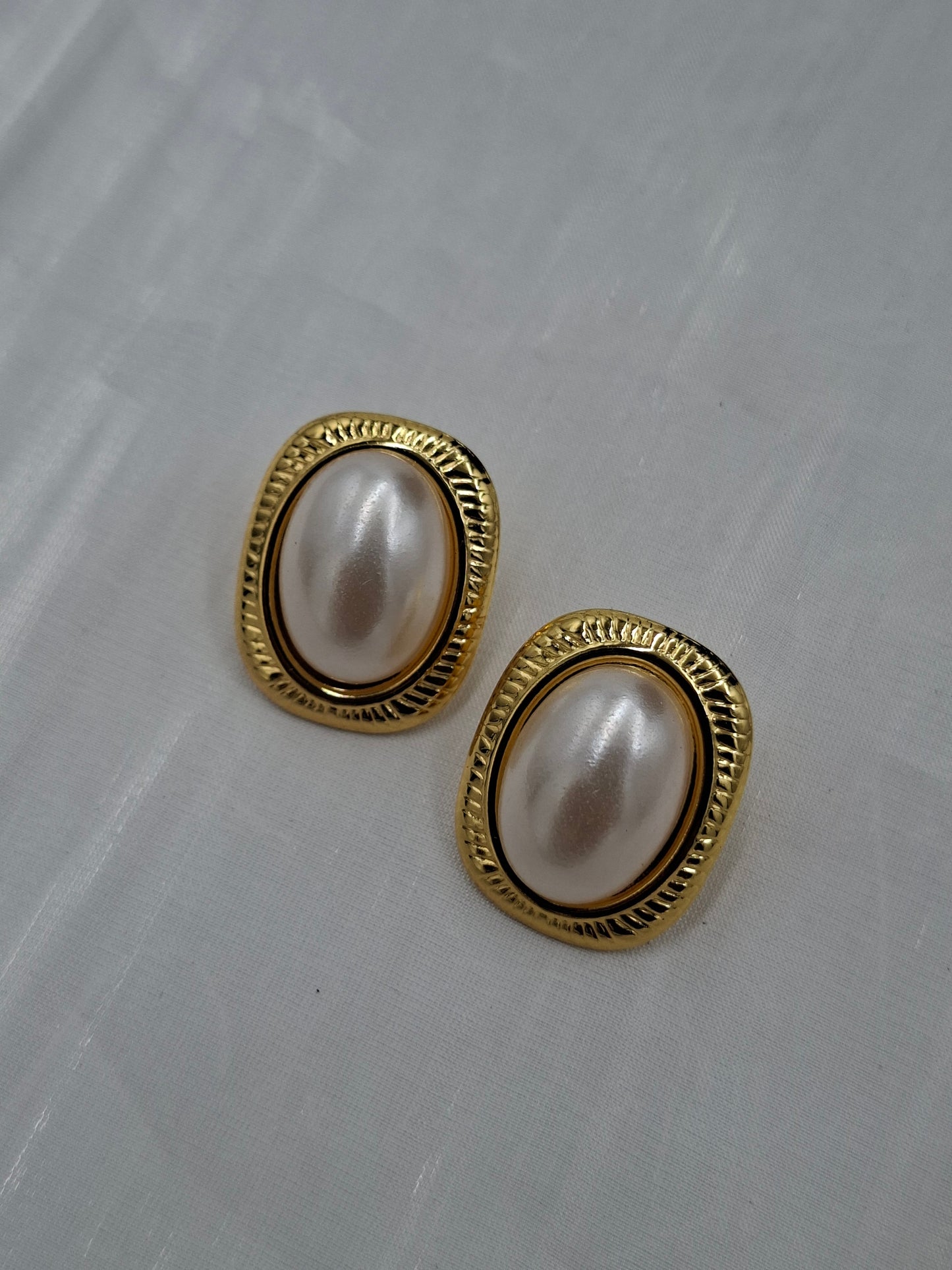 Vintage Dome Pearl Earrings