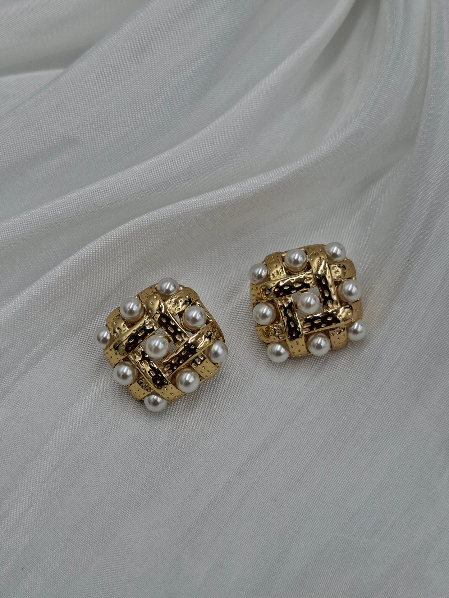Box Pearl Earrings