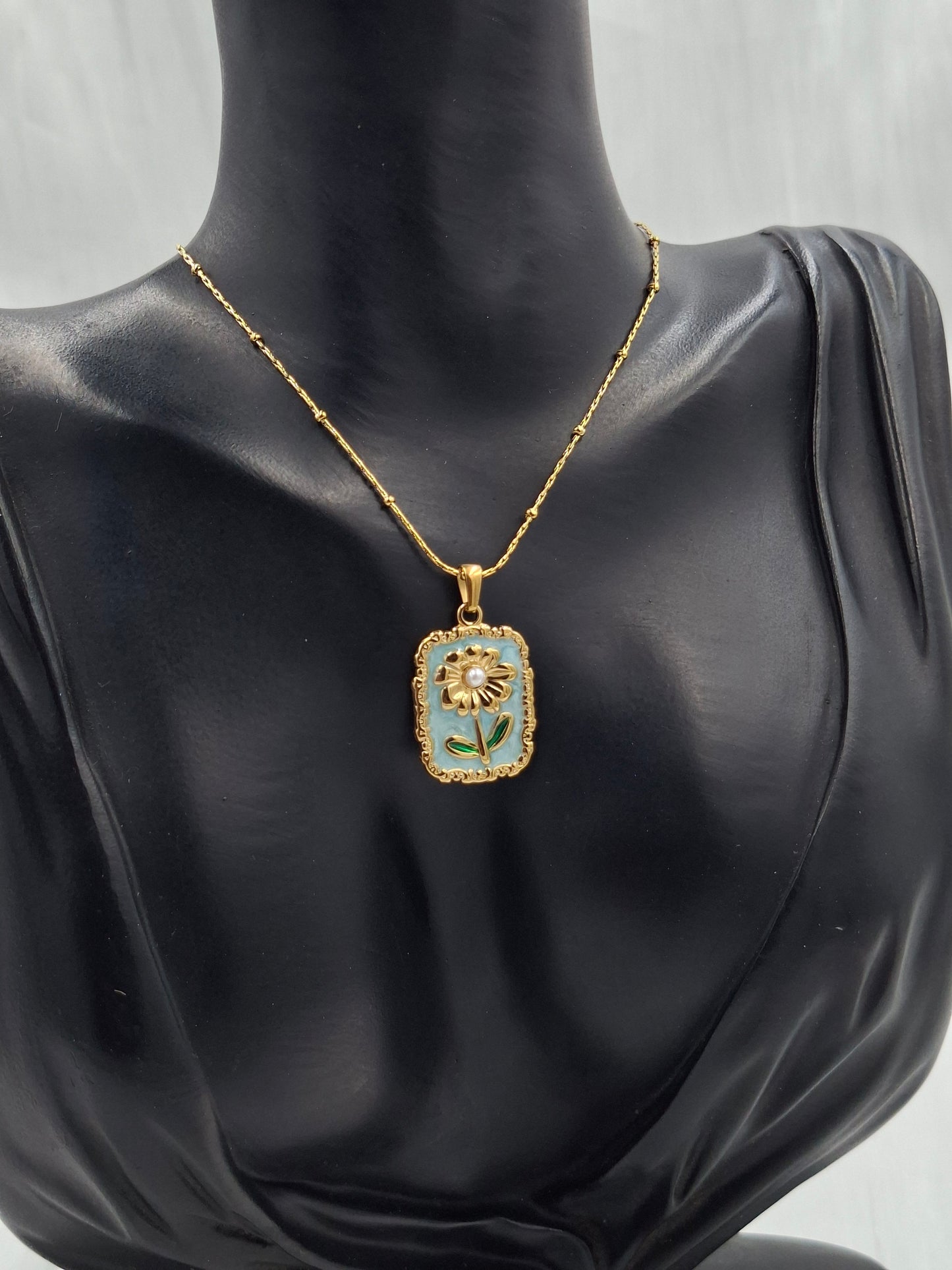 Gardenia Necklace