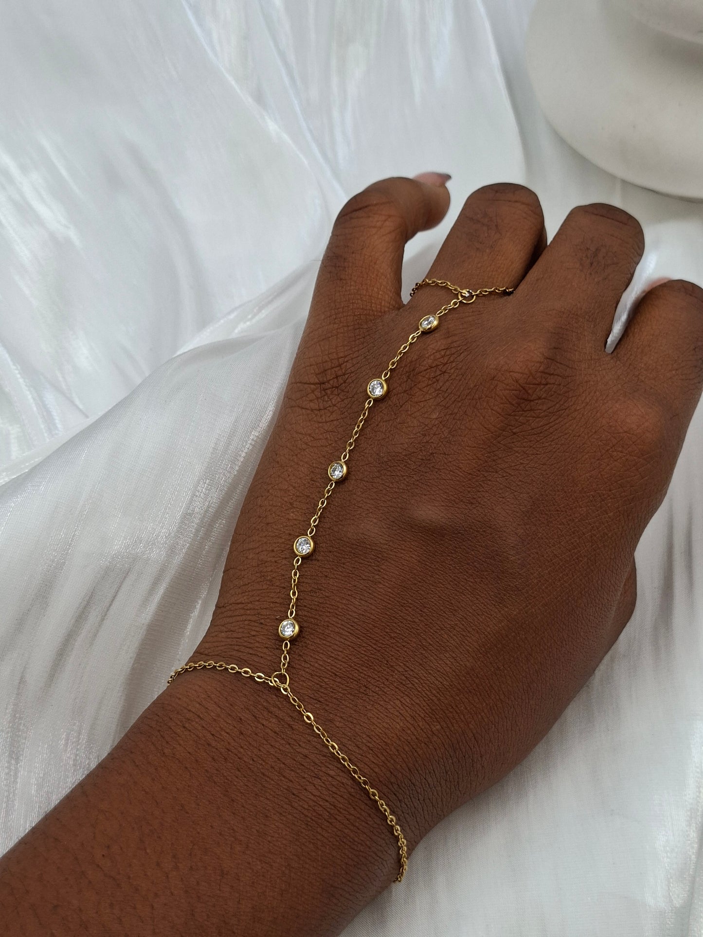 Cinq Hand Harness