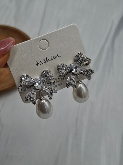 Cupid Bow Pearl Earrings