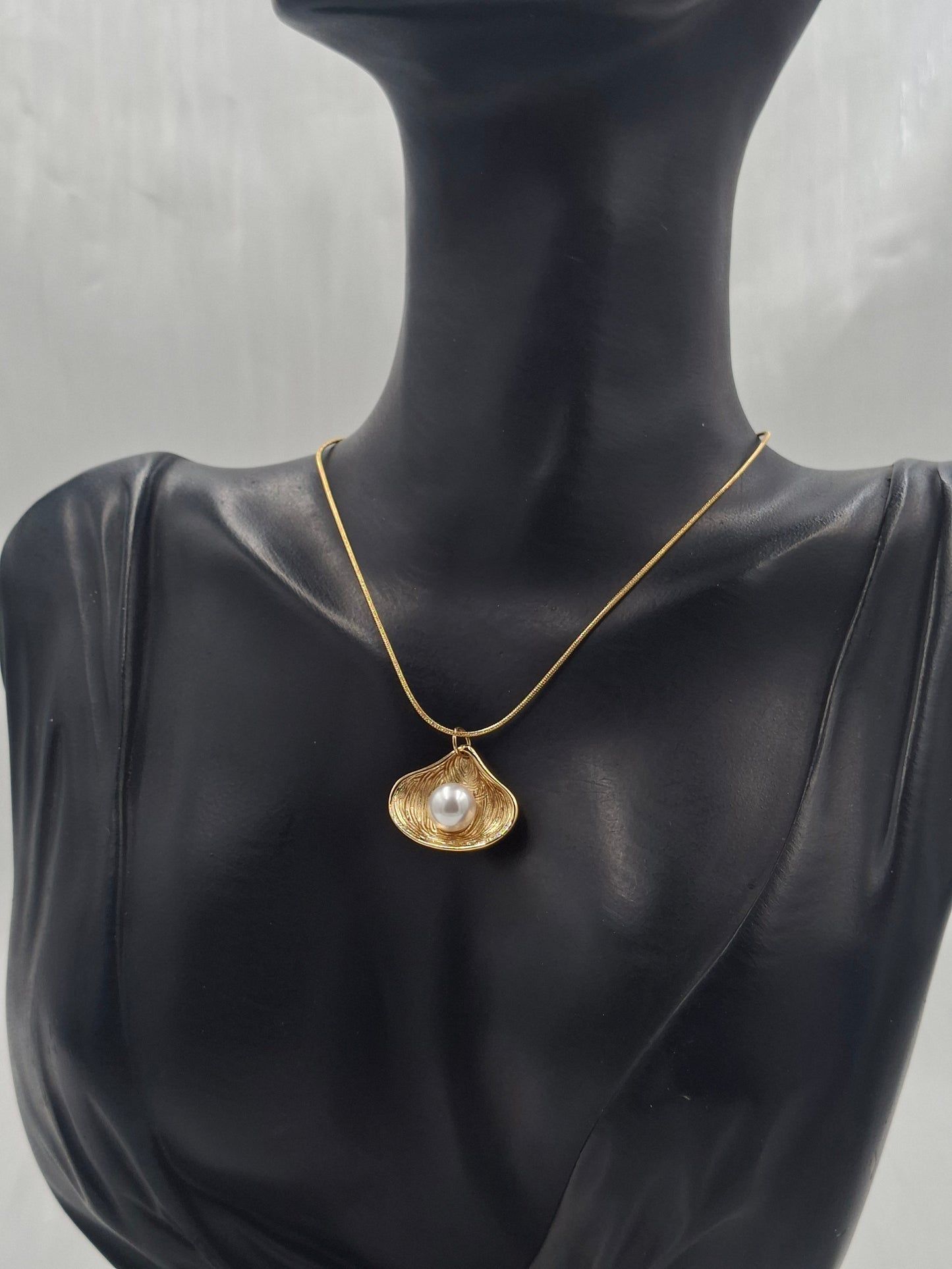 Clam Shell Necklace