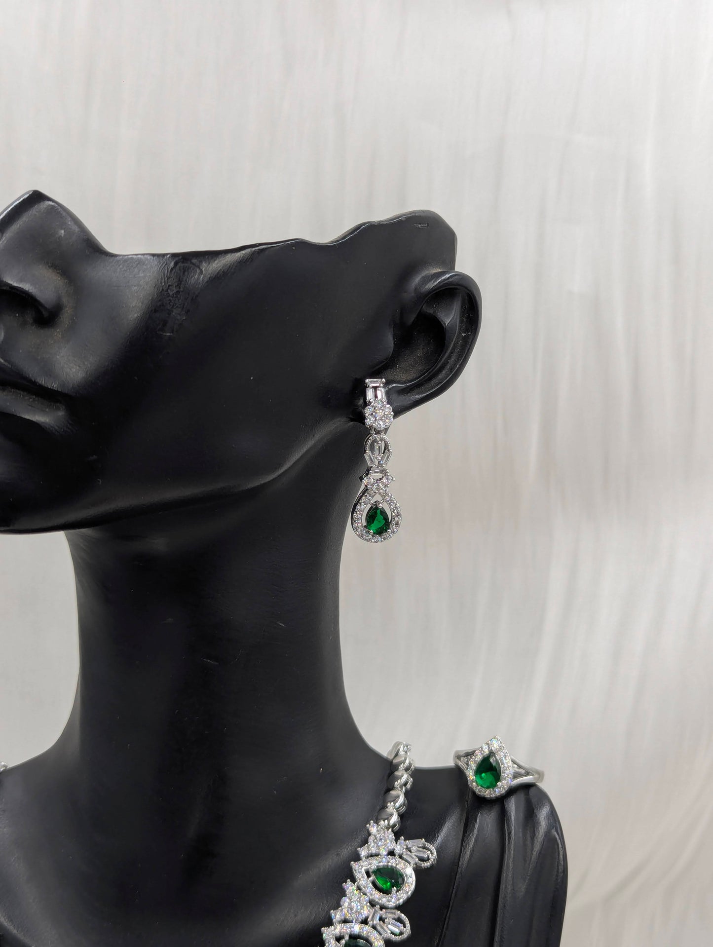 Esmeralda Necklace Set