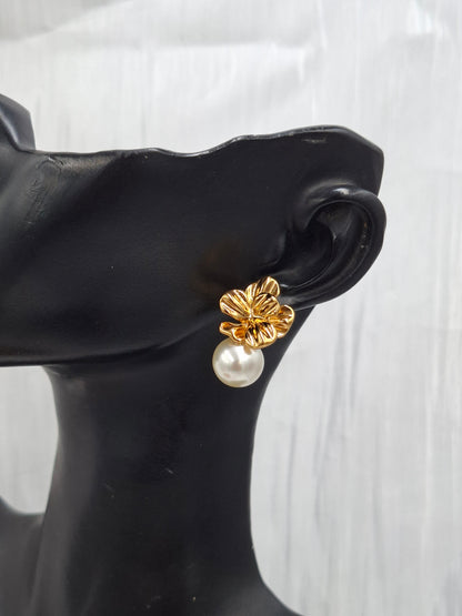 Daisy Pearl Earrings
