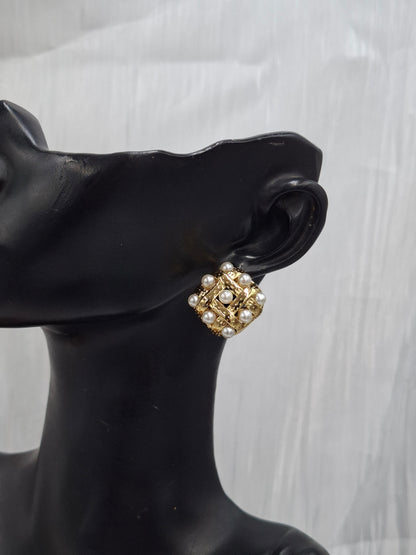 Box Pearl Earrings