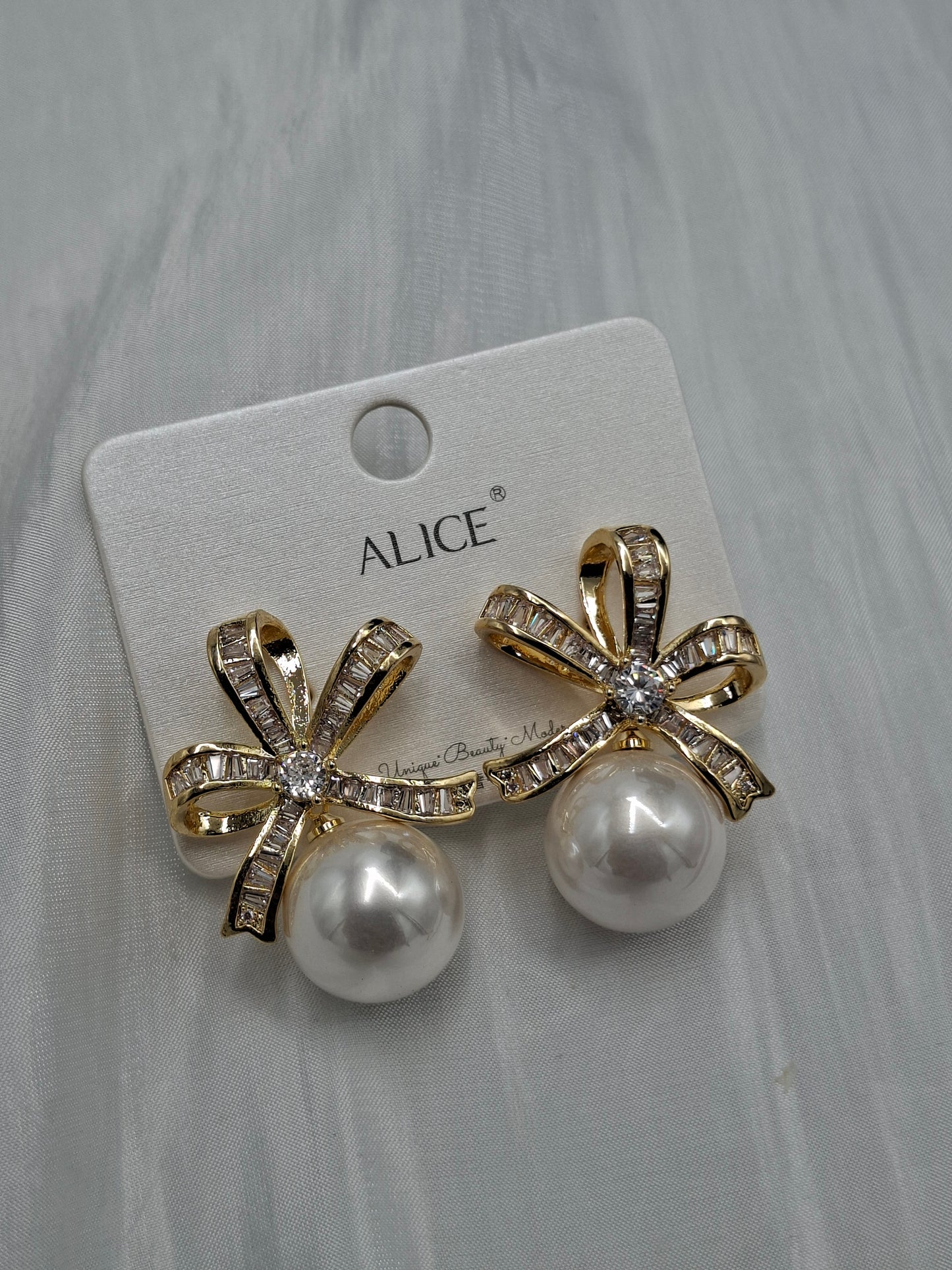 Mistletoe Pearl Earrings