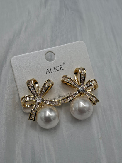 Mistletoe Pearl Earrings