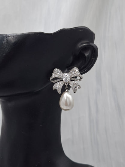 Cupid Bow Pearl Earrings