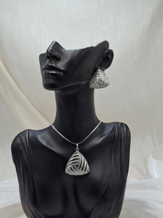 Pyramid Necklace Set
