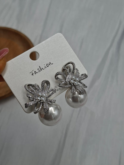 Giftie Bow Pearl Earrings