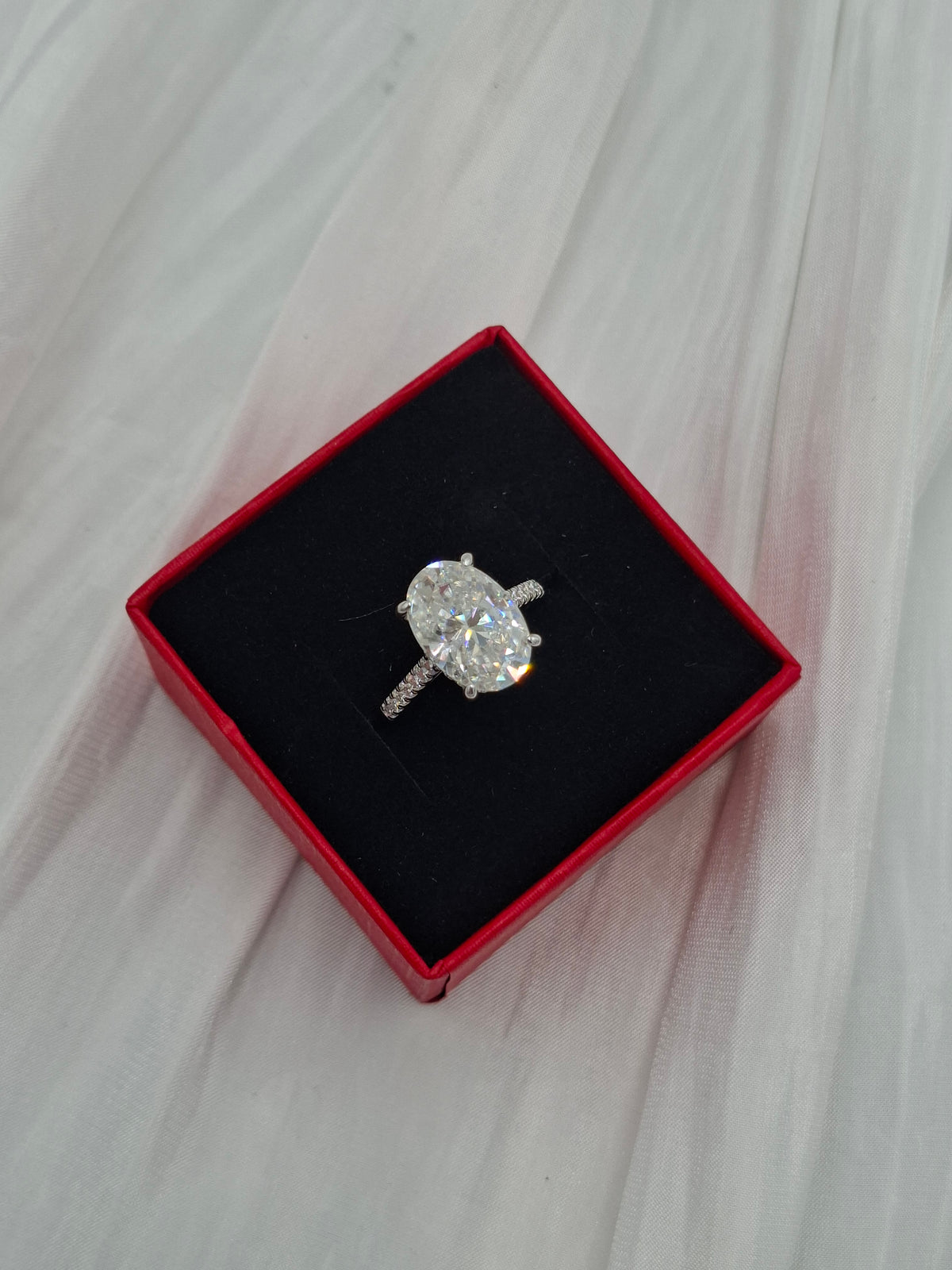 4ct Elara Moissanite Engagement Ring (size 6,8)