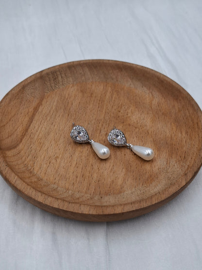 Waterdrop Pearl Earrings