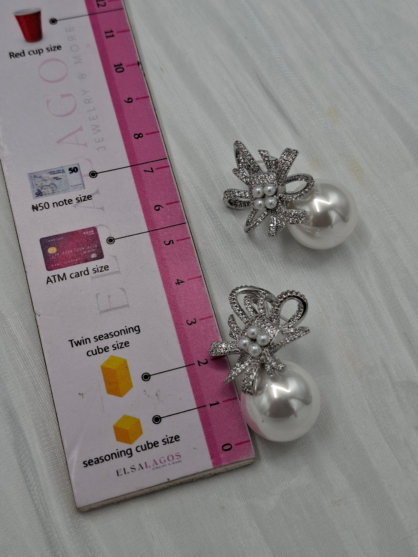 Giftie Bow Pearl Earrings