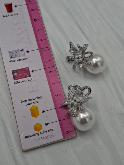 Giftie Bow Pearl Earrings