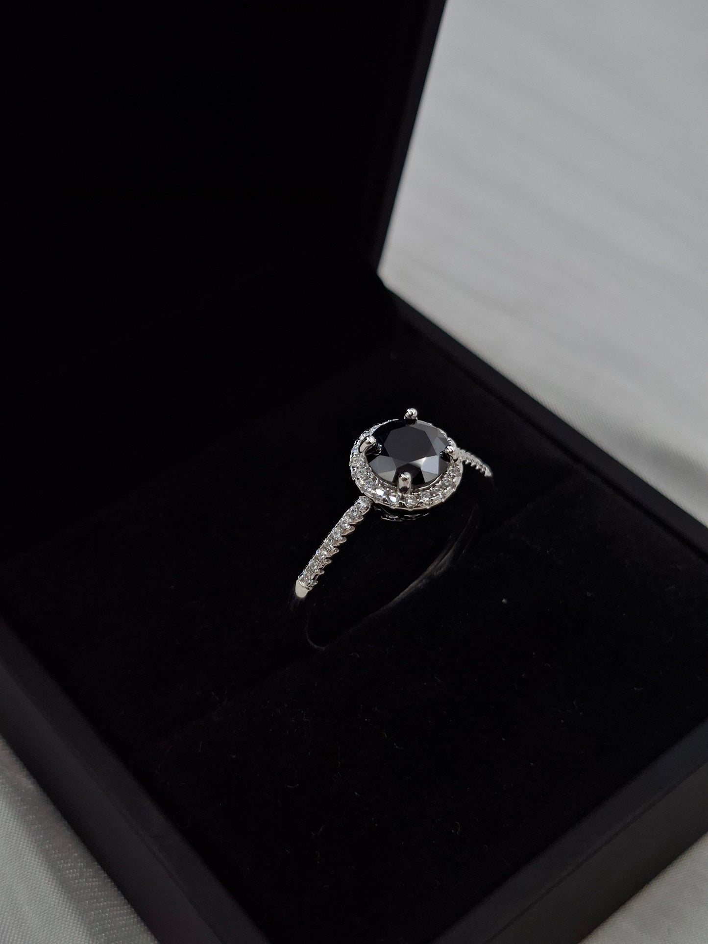 Noir Ivy Ring