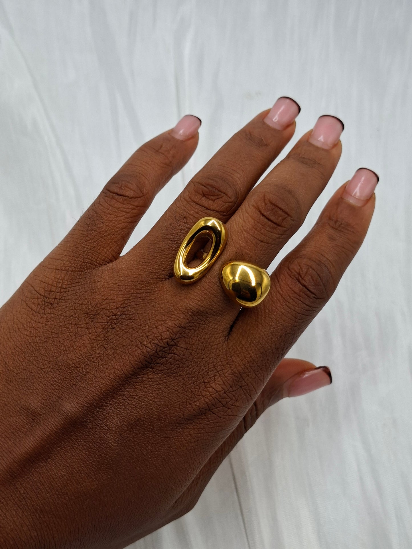 Gold Hollow Ring (size 8-9)