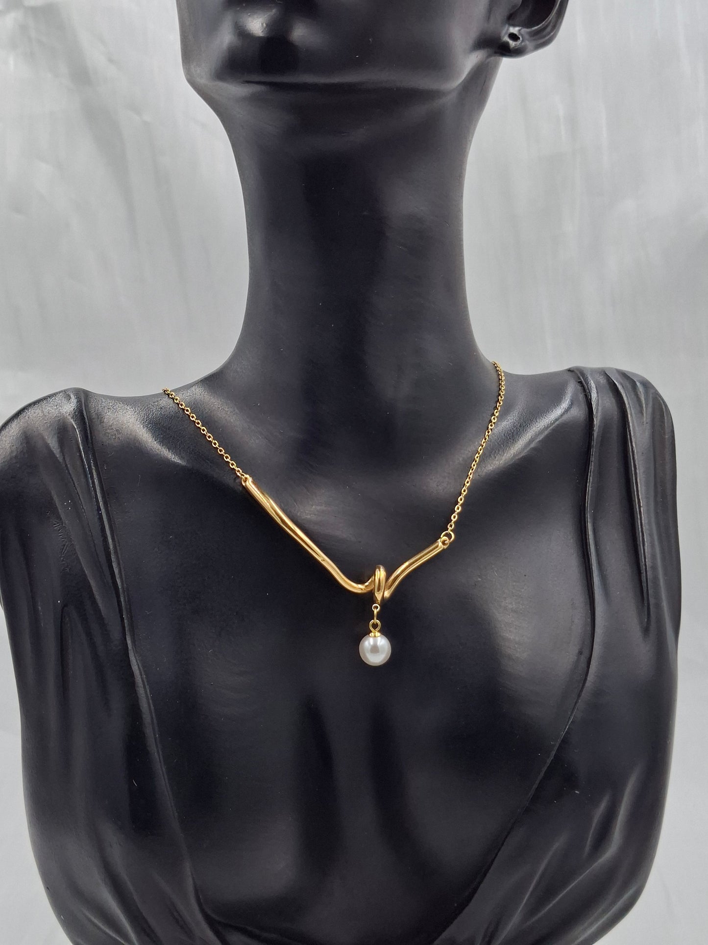 Irregular Pearl Necklace