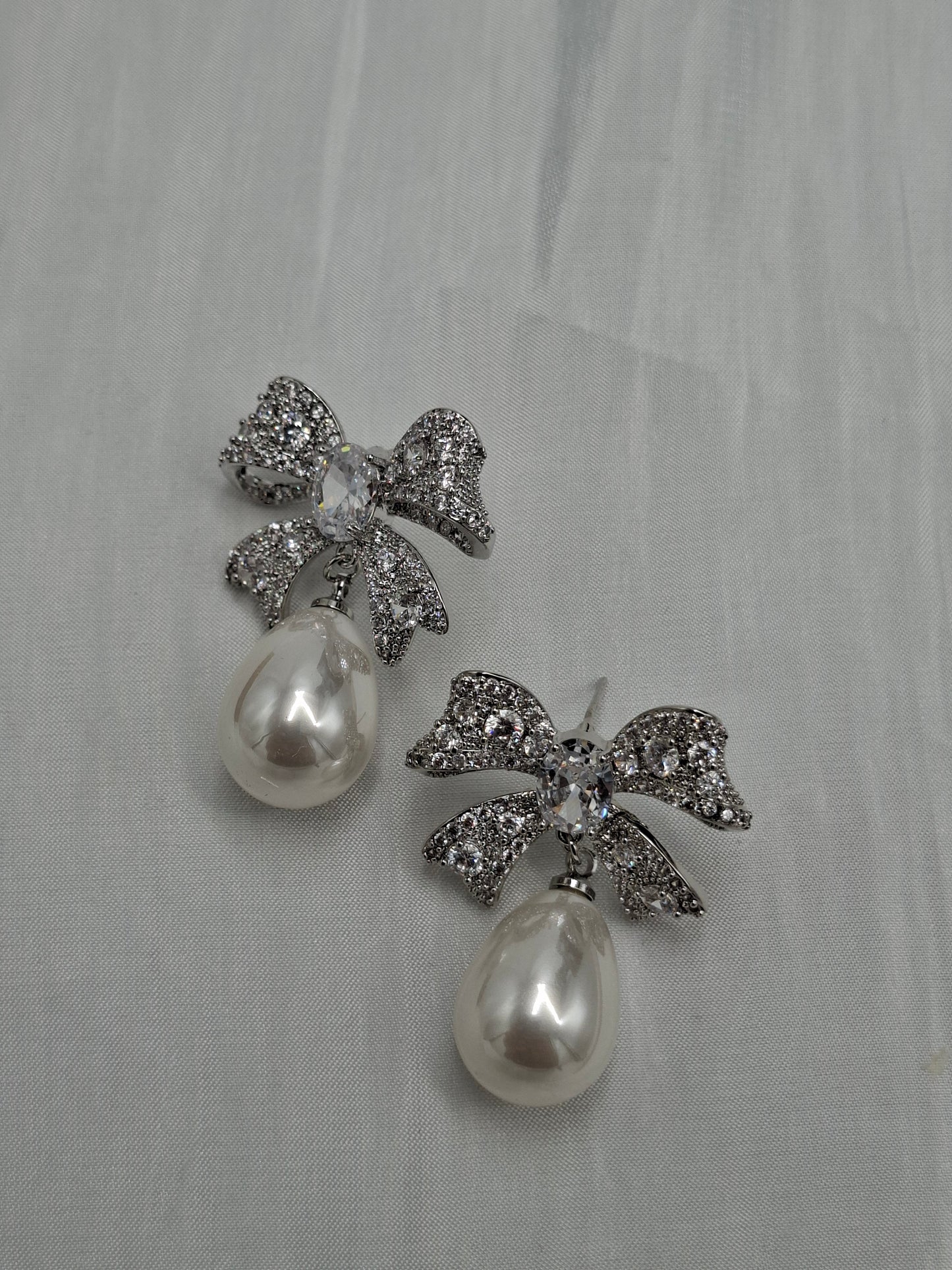 Cupid Bow Pearl Earrings